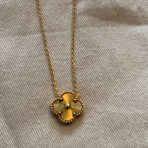Elegant Gold Clover Pendant Necklace